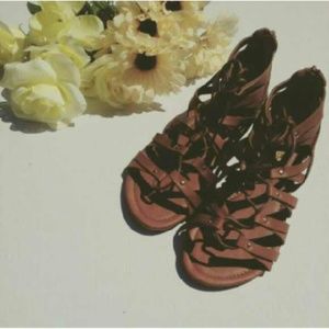 🌵🌻🌺Gorgeous tan Gladiator lace up Sandals